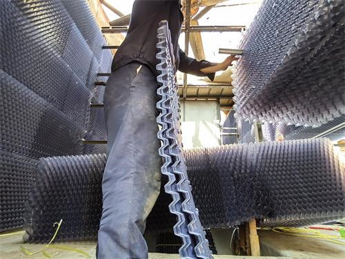 商業冷卻塔噪聲處理解決的方法(冷卻塔噪音擾民怎么解決)